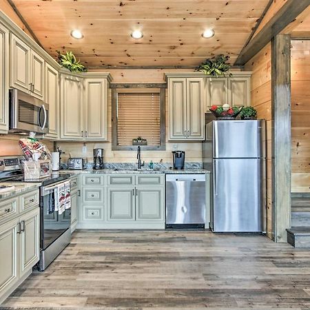Willa Smoky Mountain Hideaway With Hot Tub, Deck And Views! Gatlinburg Zewnętrze zdjęcie