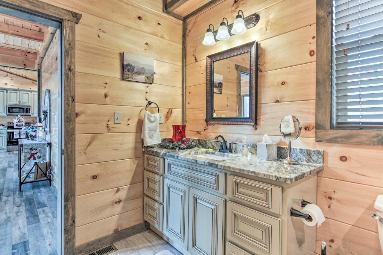 Willa Smoky Mountain Hideaway With Hot Tub, Deck And Views! Gatlinburg Zewnętrze zdjęcie