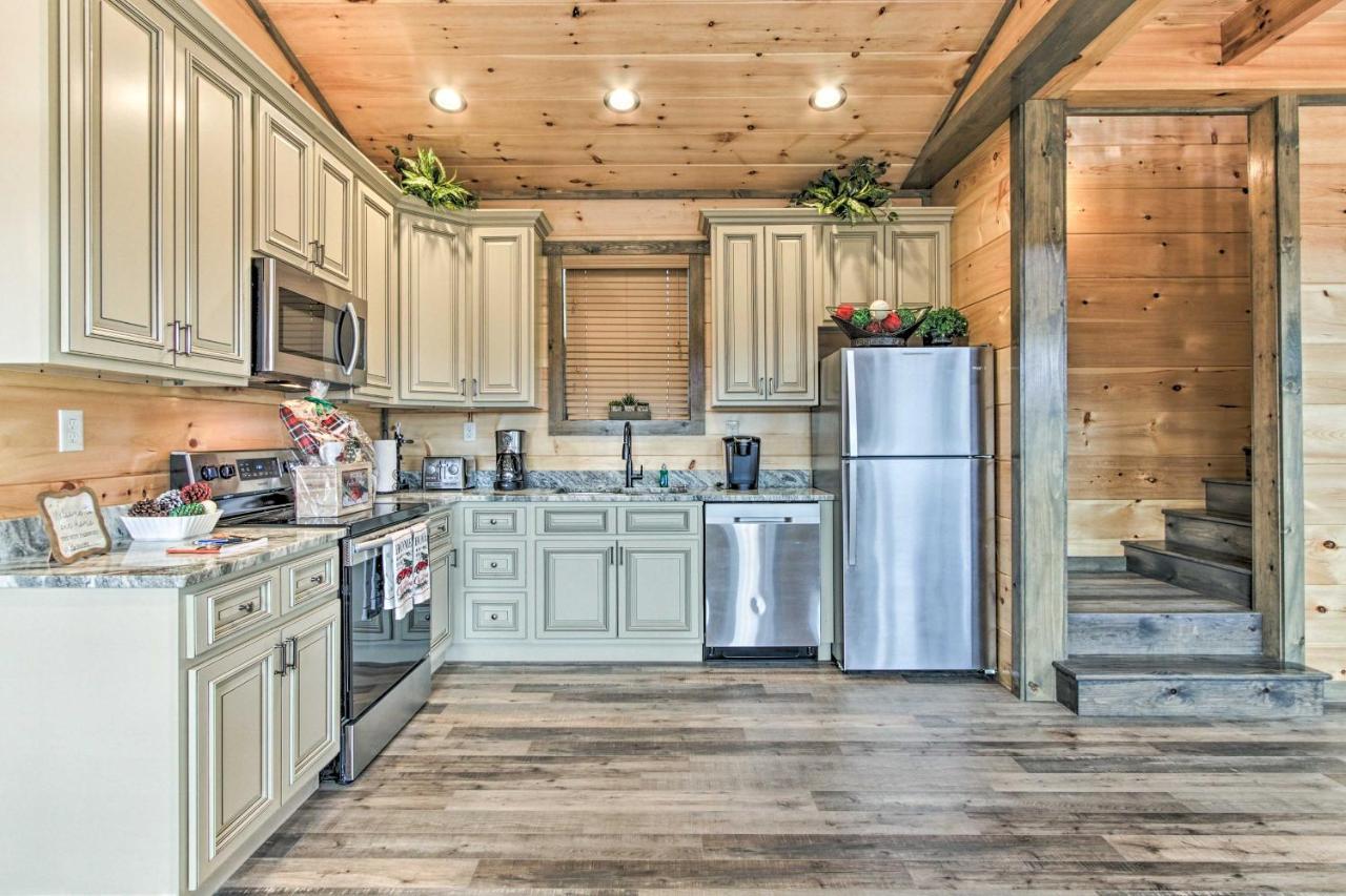 Willa Smoky Mountain Hideaway With Hot Tub, Deck And Views! Gatlinburg Zewnętrze zdjęcie
